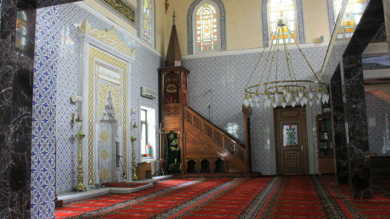 Bursa Ulu Cami'nin muhteşem kubbeleri ve avlusu