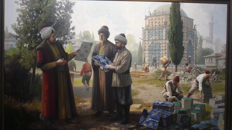 Bursa Ulu Cami ve tarihi karakterler heykeli